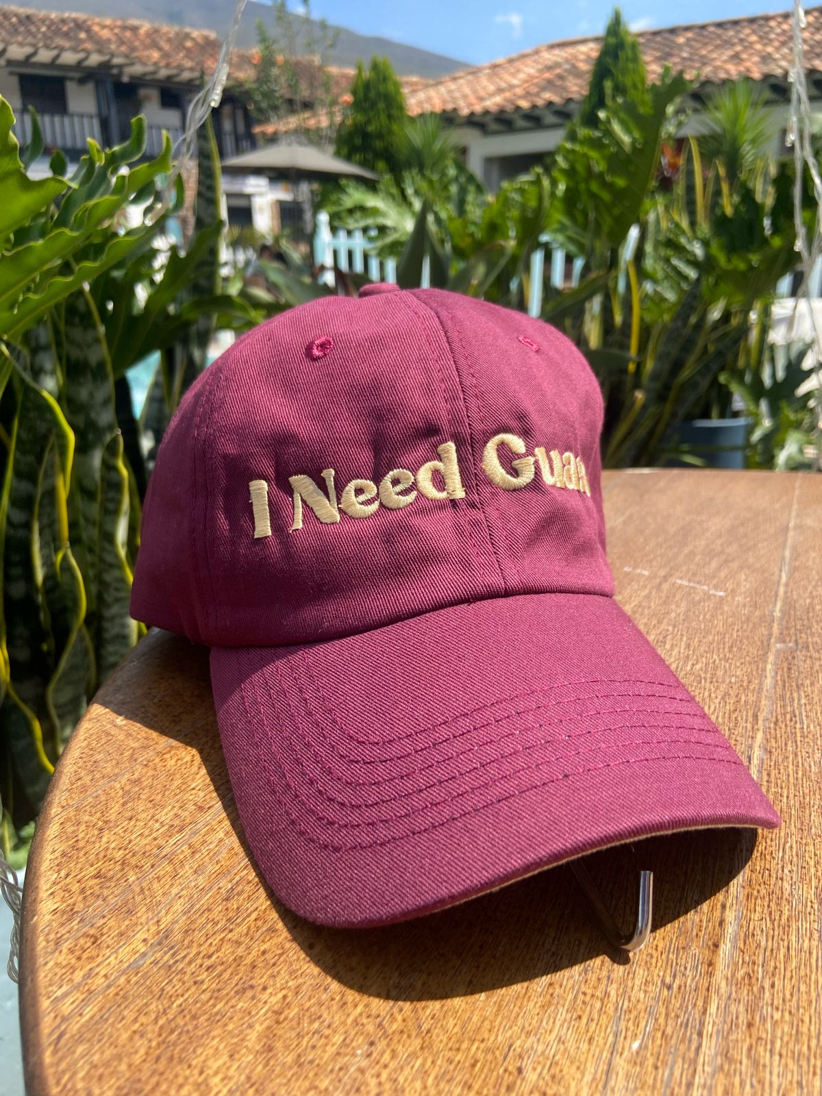 Gorra "I Need Guaro"